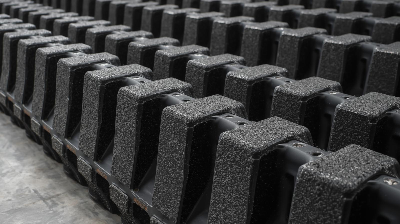 Modular rubber barrier blocks manufactured from recycled tyres